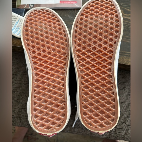 VANS Sk8-Hi woman’s shoe. Size 7.5 Womens - Picture 2 of 2